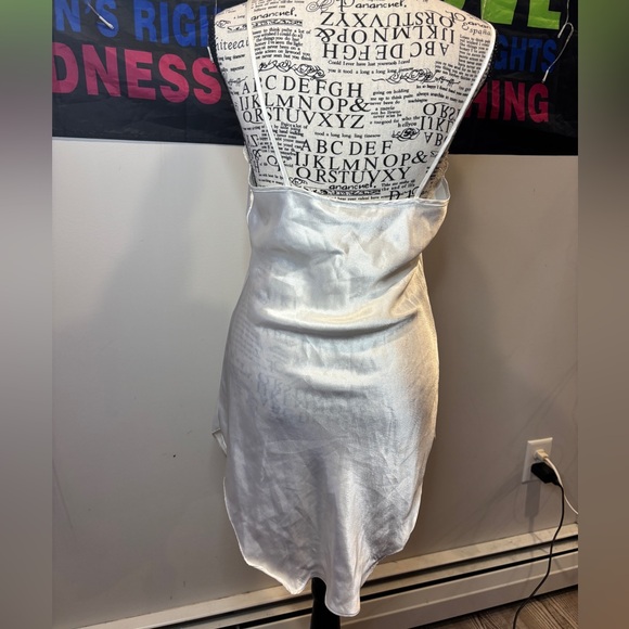 Victoria's Secret Cream Lace Chemise - Picture 4 of 5